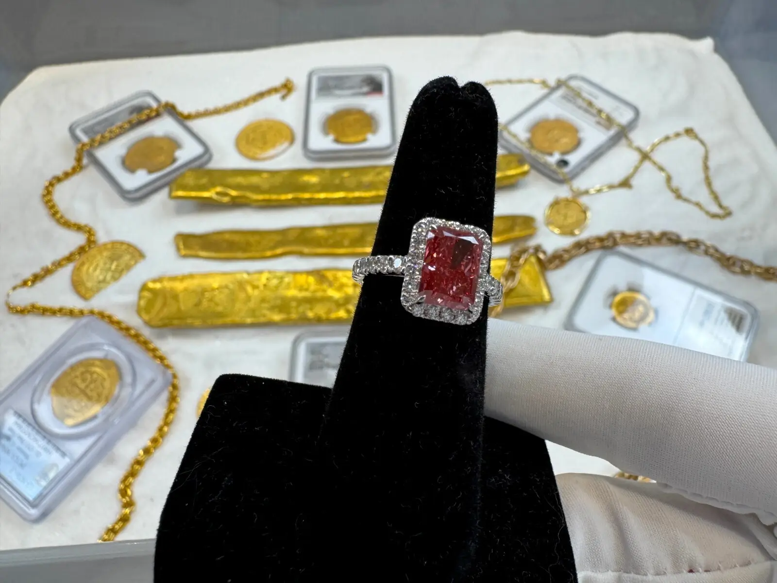 2.38ct Fancy Vivid Pink Diamond Ring VS2 Clarity Certified IGI 14kt 4
