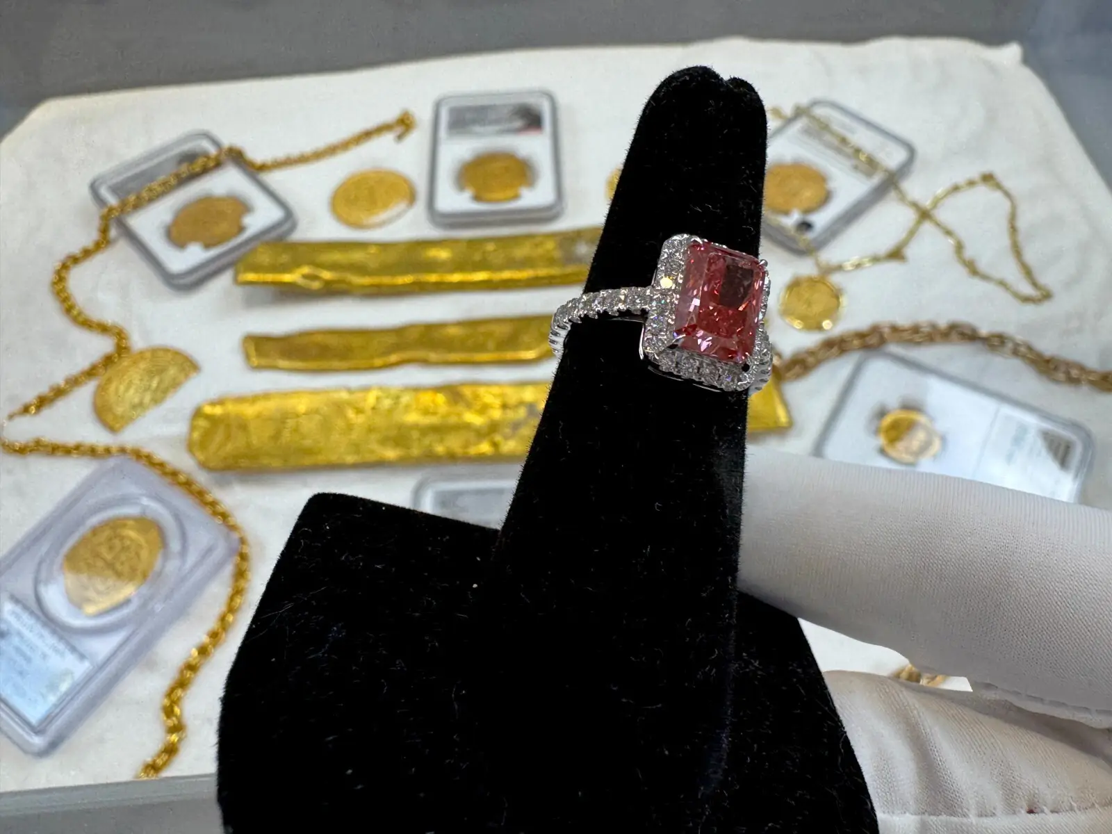 2.38ct Fancy Vivid Pink Diamond Ring VS2 Clarity Certified IGI 14kt 6