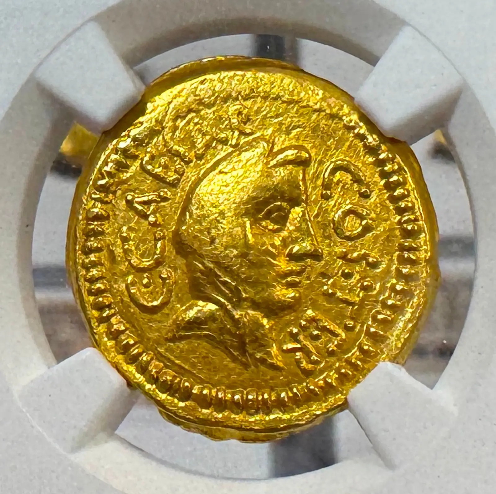 Roman Imperatorial "Julius Caesar 1st of 12 Caesars" 44BC Aureus NGC XF #776-001