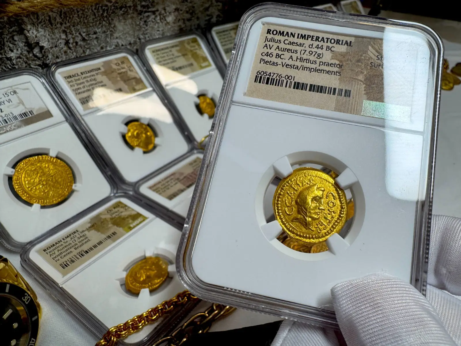Roman Imperatorial "Julius Caesar 1st of 12 Caesars" 44BC Aureus NGC XF #776-001 13