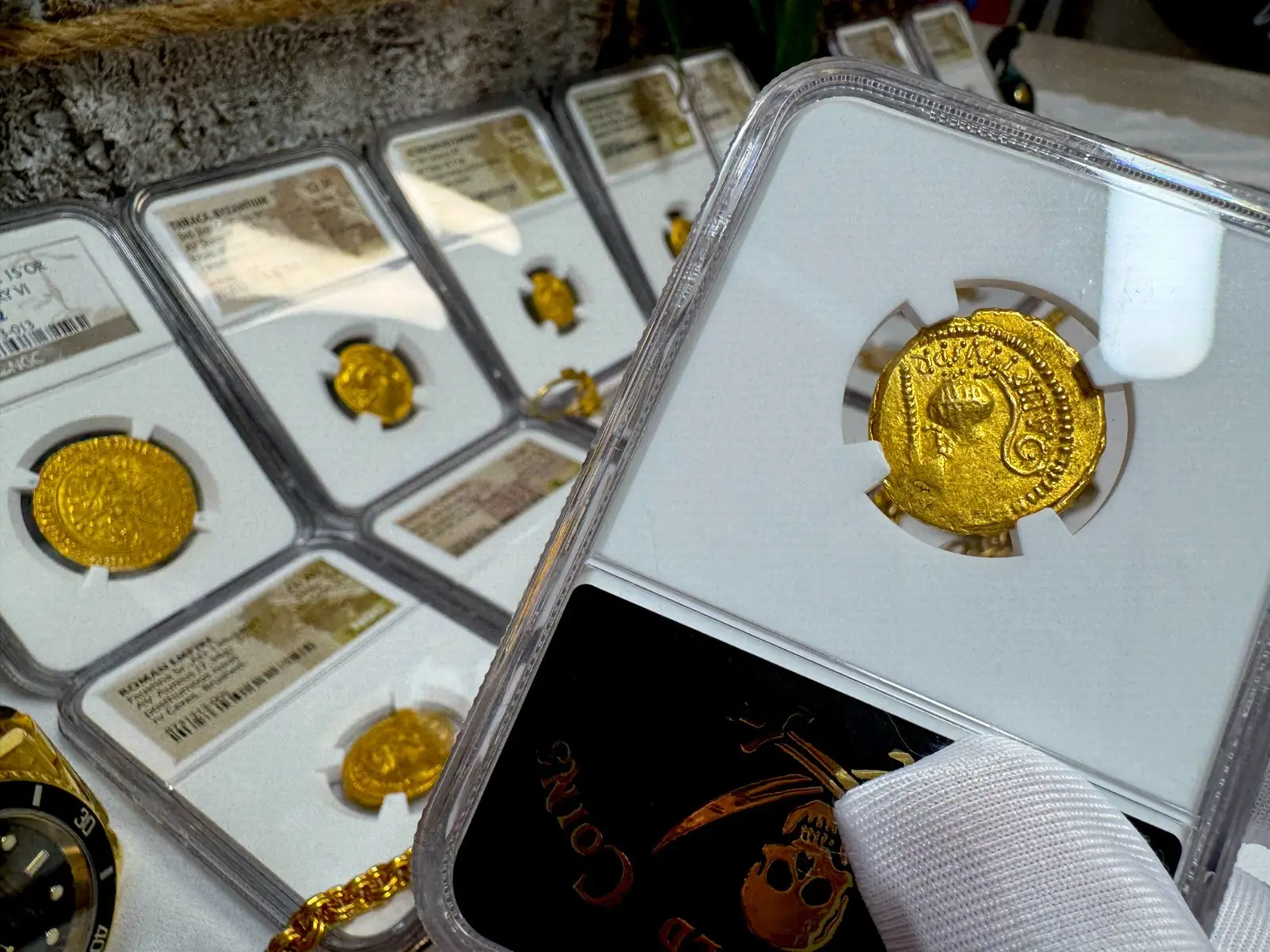 Roman Imperatorial "Julius Caesar 1st of 12 Caesars" 44BC Aureus NGC XF #776-001 4