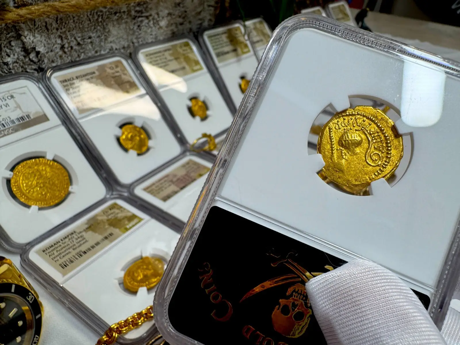Roman Imperatorial "Julius Caesar 1st of 12 Caesars" 44BC Aureus NGC XF #776-001 5