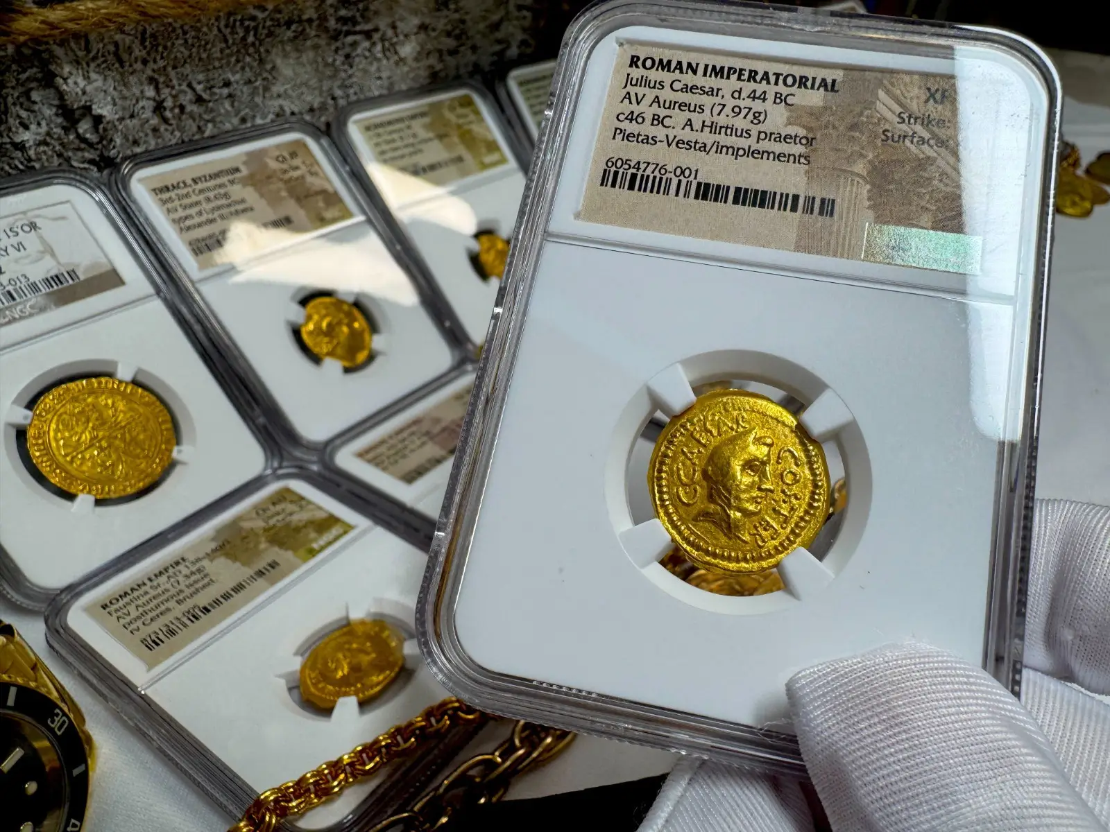 Roman Imperatorial "Julius Caesar 1st of 12 Caesars" 44BC Aureus NGC XF #776-001 7