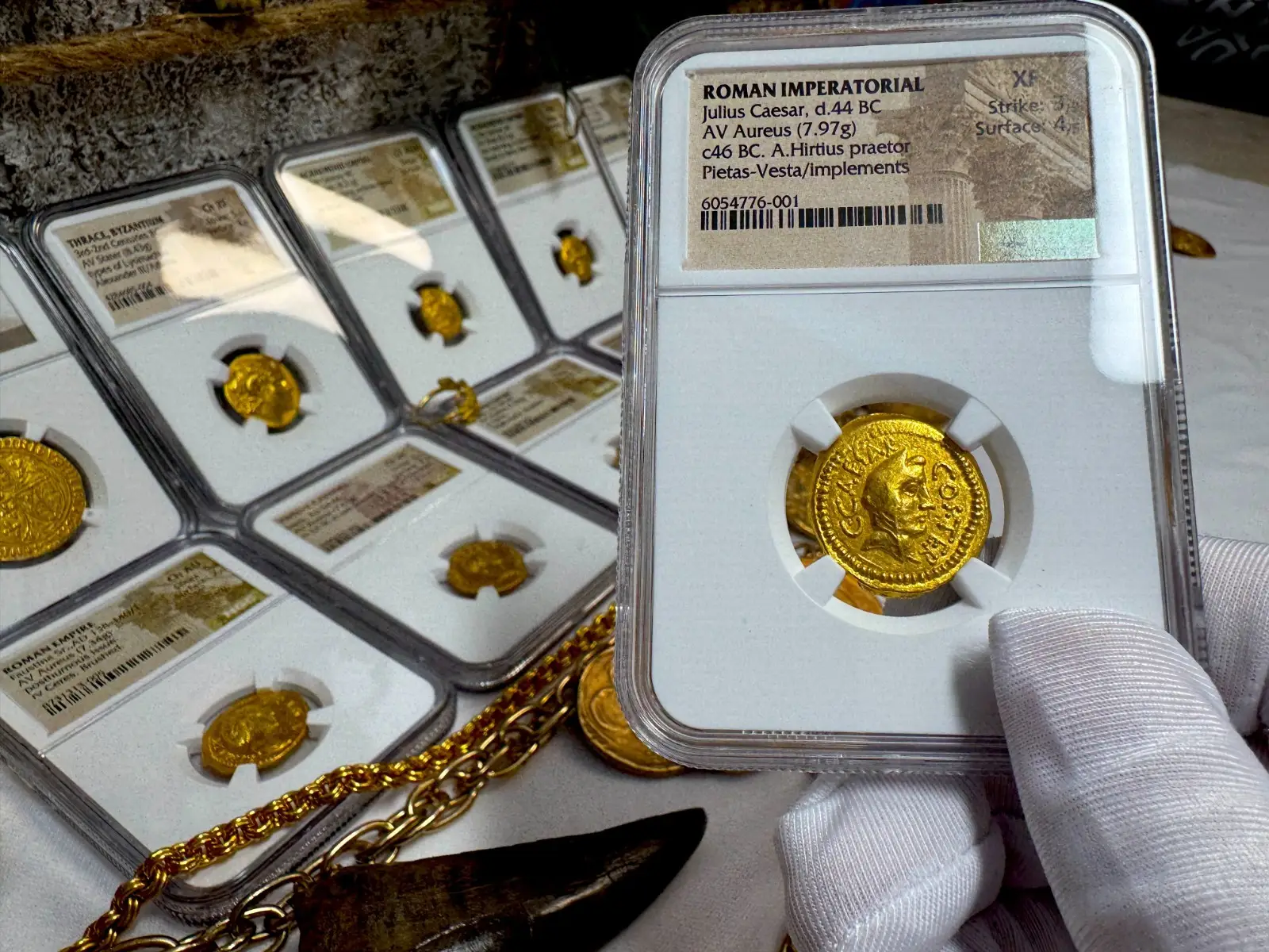 Roman Imperatorial "Julius Caesar 1st of 12 Caesars" 44BC Aureus NGC XF #776-001 14
