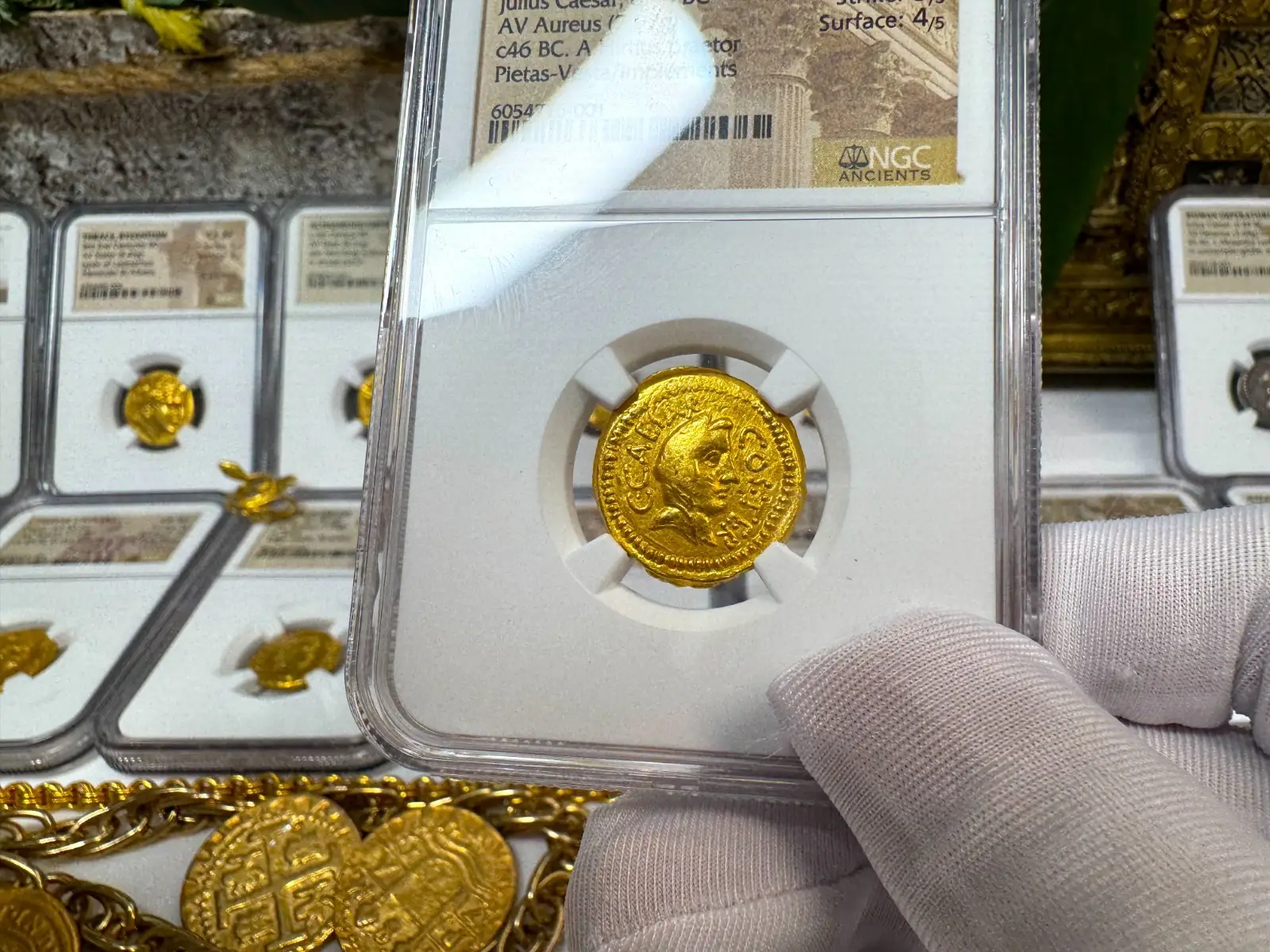Roman Imperatorial "Julius Caesar 1st of 12 Caesars" 44BC Aureus NGC XF #776-001 2