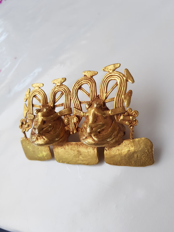 Diquis Gold Pendant Depicting Two Frog Figures 8