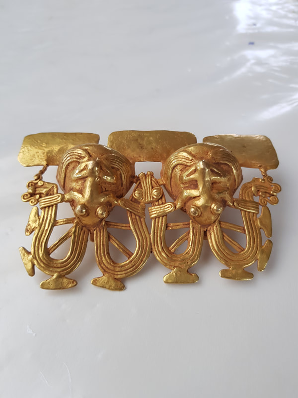 Diquis Gold Pendant Depicting Two Frog Figures 2