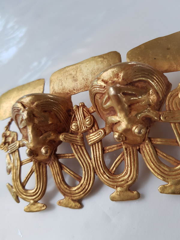 Diquis Gold Pendant Depicting Two Frog Figures 6