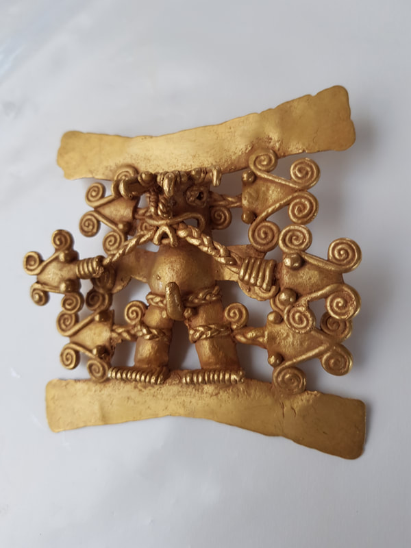 Diquis Gold Pendant Depicting a Anthropomorphic Shaman Surrounded by Serpent Heads 11