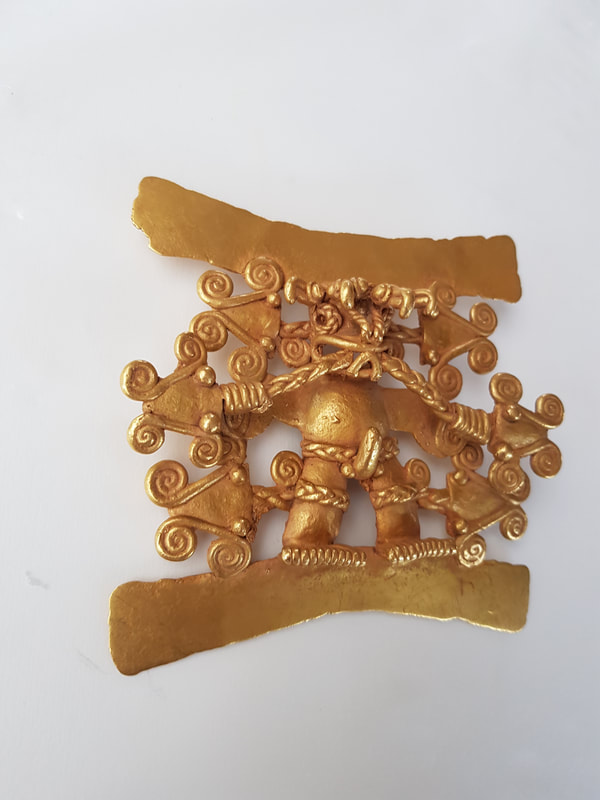 Diquis Gold Pendant Depicting a Anthropomorphic Shaman Surrounded by Serpent Heads 10