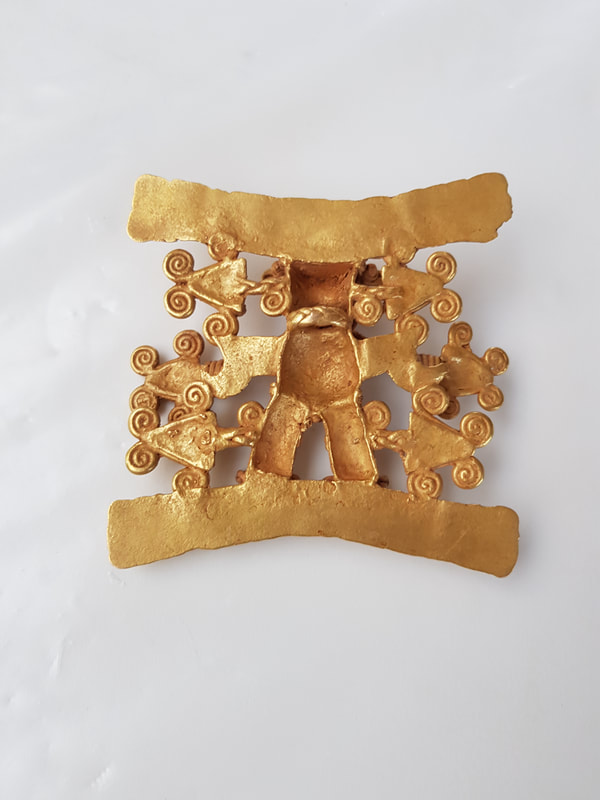 Diquis Gold Pendant Depicting a Anthropomorphic Shaman Surrounded by Serpent Heads 9