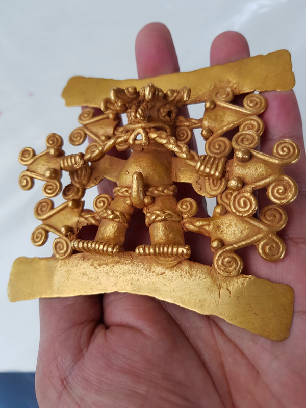 Diquis Gold Pendant Depicting a Anthropomorphic Shaman Surrounded by Serpent Heads 8