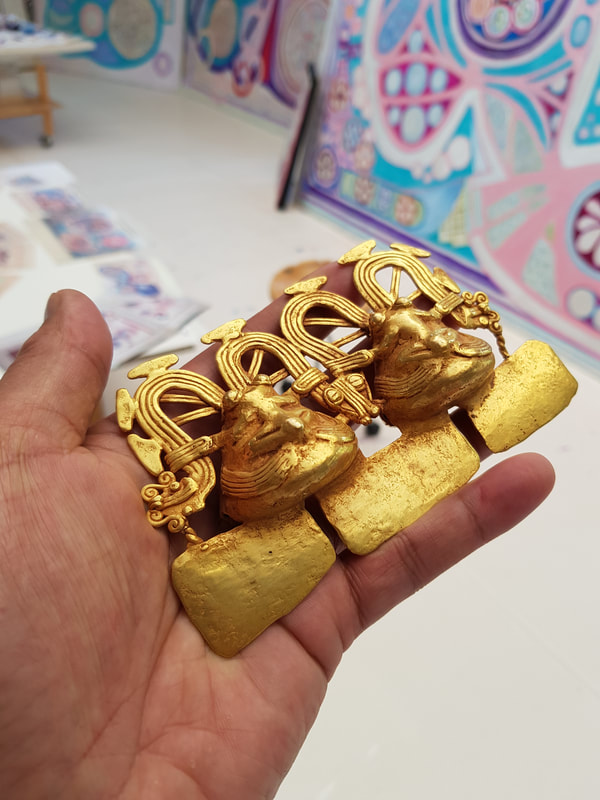 Diquis Gold Pendant Depicting Two Frog Figures 5