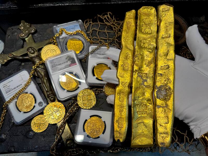 Peru 8 Escudos 1698 "1715 Fleet Shipwreck" NGC 58 42