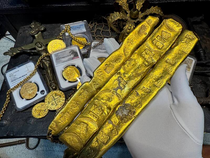 Peru 8 Escudos 1698 "1715 Fleet Shipwreck" NGC 58 71