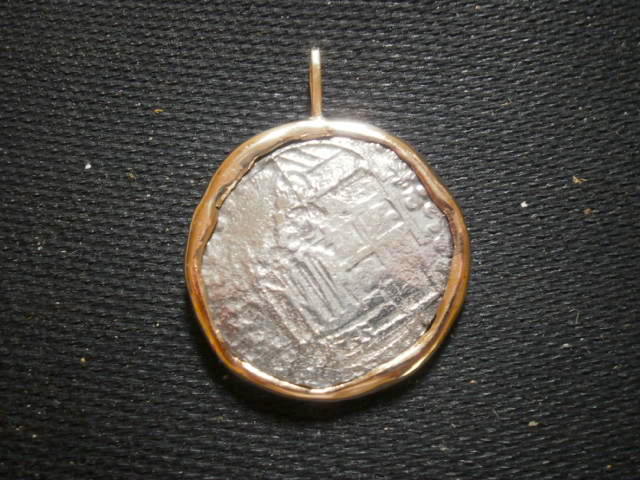 Bolivia 8 Reales 1621 "Atocha Shipwreck 1622" Gold Bezel 2