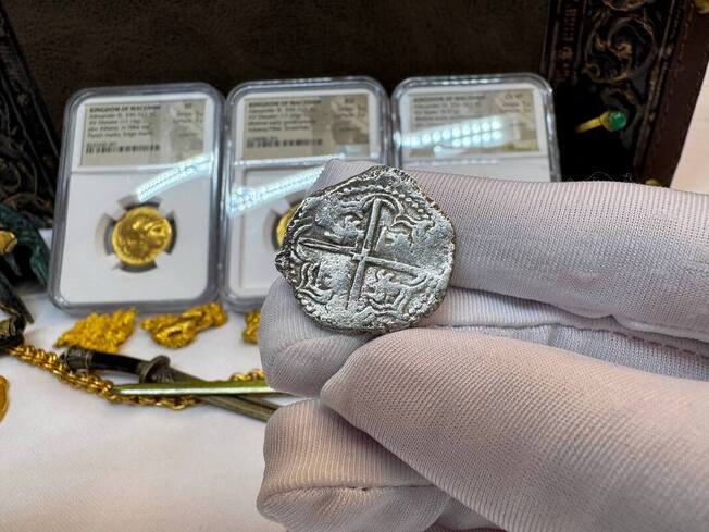 Bolivia 2 Reales "Atocha 1622 Shipwreck" Chest #1825