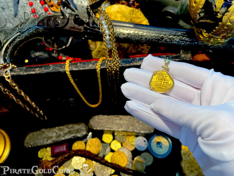 Colombia 2 Escudos 1621-1665 "Philip IV" 18kt Bezel 7