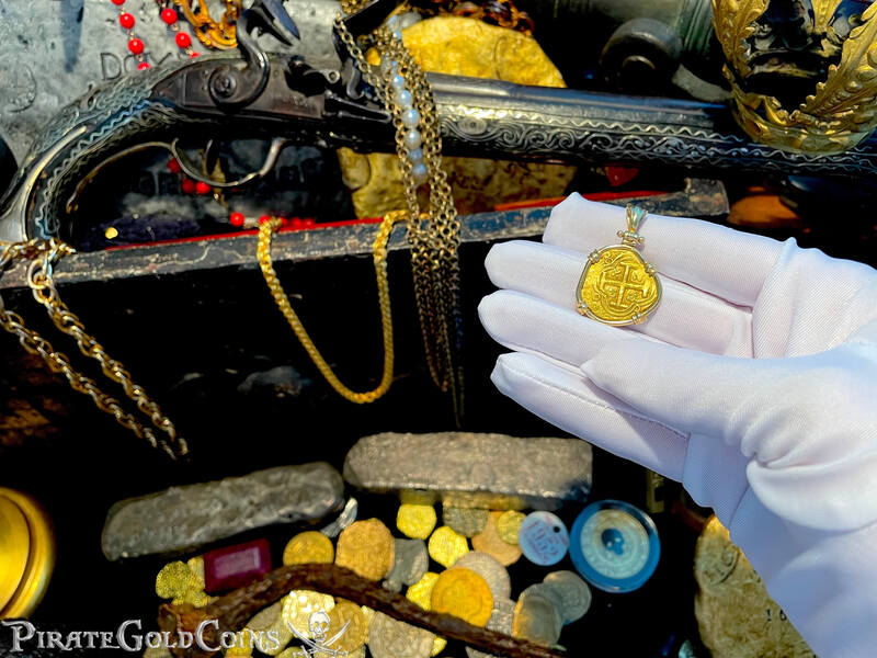 Colombia 2 Escudos 1621-1665 "Philip IV" 18kt Bezel 8