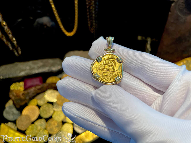 Colombia 2 Escudos 1621-1665 "Philip IV" 18kt Bezel 18