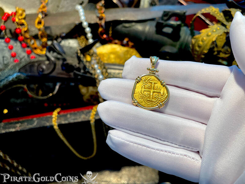 Colombia 2 Escudos 1621-1665 "Philip IV" 18kt Bezel 20