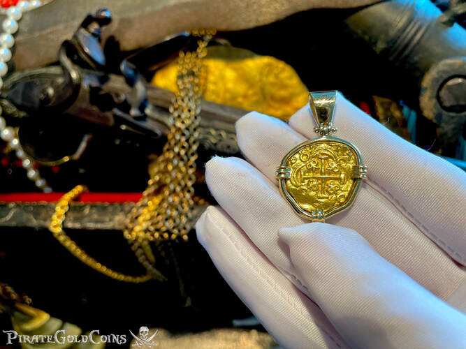 Colombia 2 Escudos 18kt Pendant Pirate Logo Bail