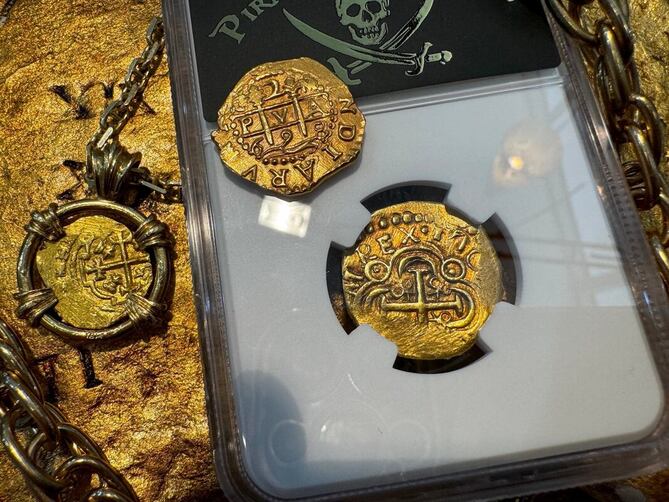 Dated | Colombia 2 Escudos | Pirate Gold Coins 25