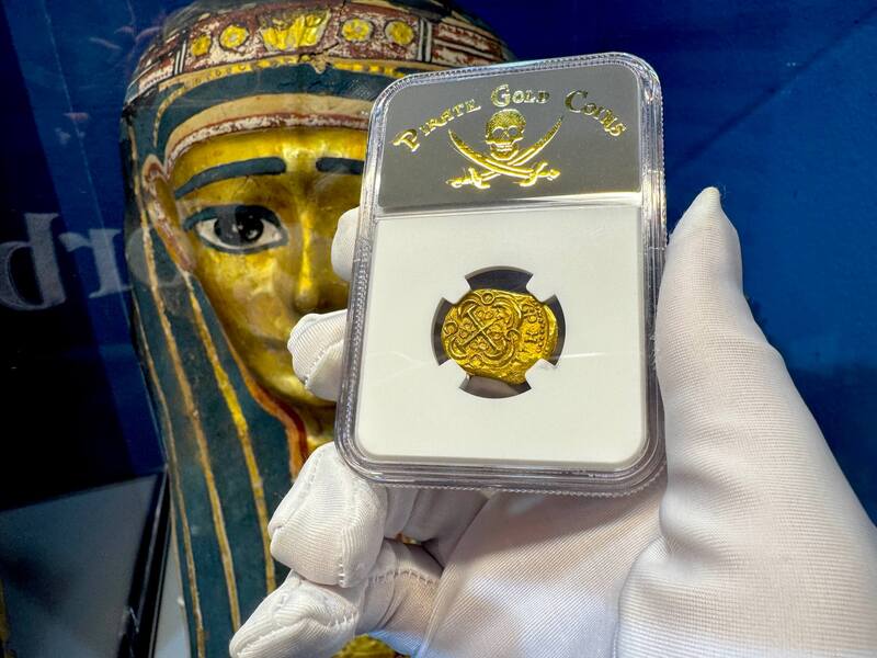 Colombia 2 Escudos 1700-14 "Charles III & Philip V" NGC 64 24