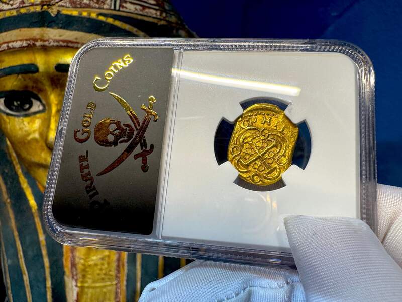 Colombia 2 Escudos 1700-14 "Charles III & Philip V" NGC 64 7