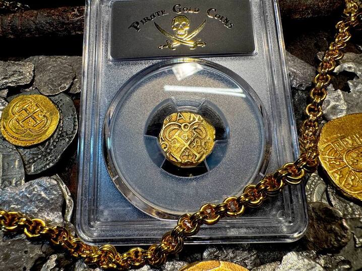 1694-1715 | Colombia 2 Escudos | Pirate Gold Coins 35