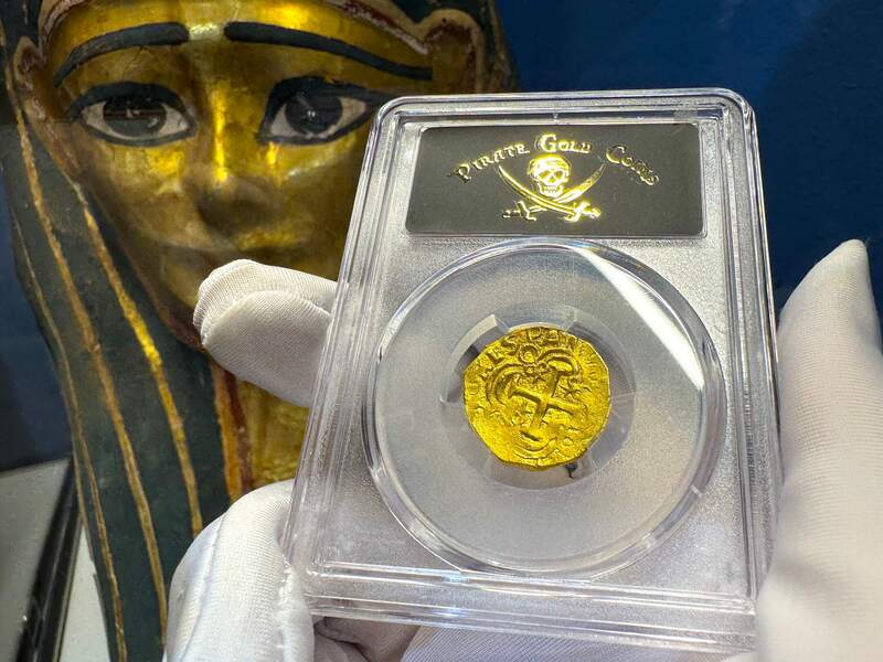 Colombia 2 Escudos 1701-14 PCGS 62 2