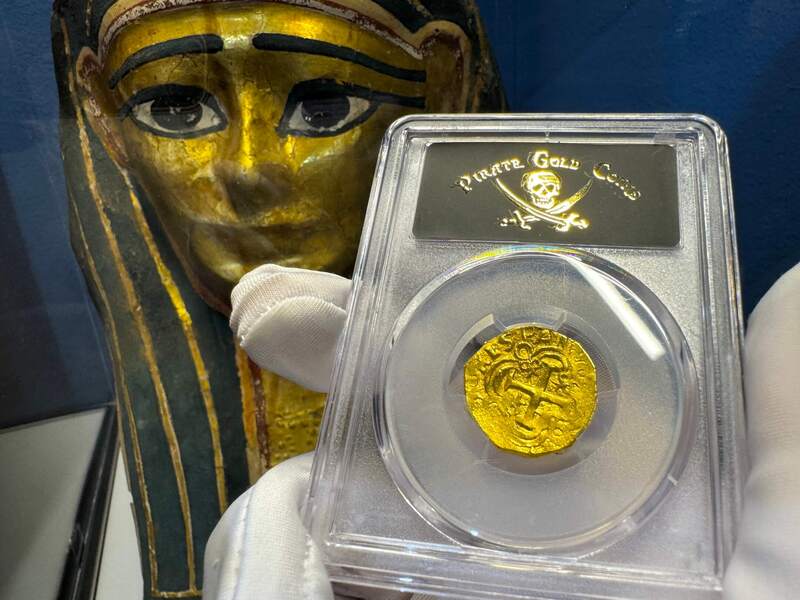 Colombia 2 Escudos 1701-14 PCGS 62 4