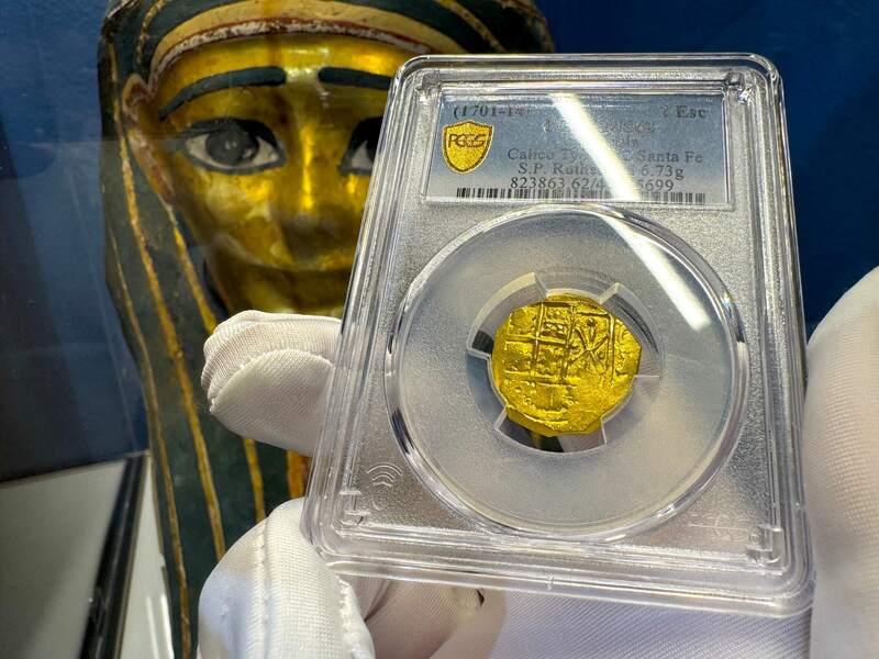 Colombia 2 Escudos 1701-14 PCGS 62