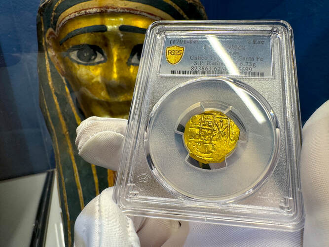 1694-1715 | Colombia 2 Escudos | Pirate Gold Coins 32