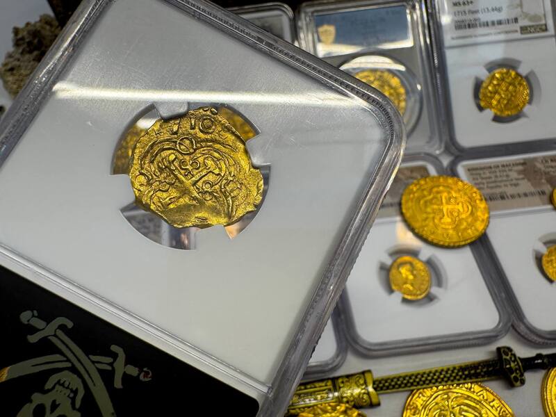 Colombia 2 Escudos 1710 "1715 Fleet Shipwreck" NGC 62 4