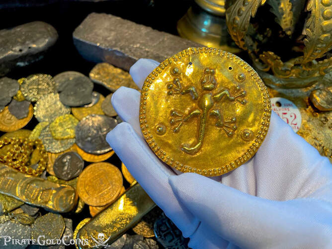 Diquis Gold "Crocodile or Gecko" Pendant 700-1400AD 13