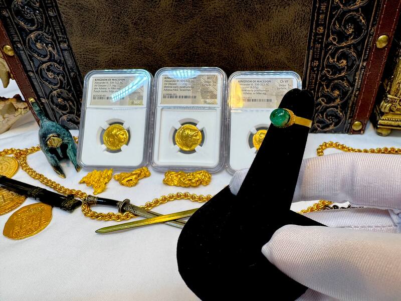 1715 Fleet Shipwreck Emerald Ring 5