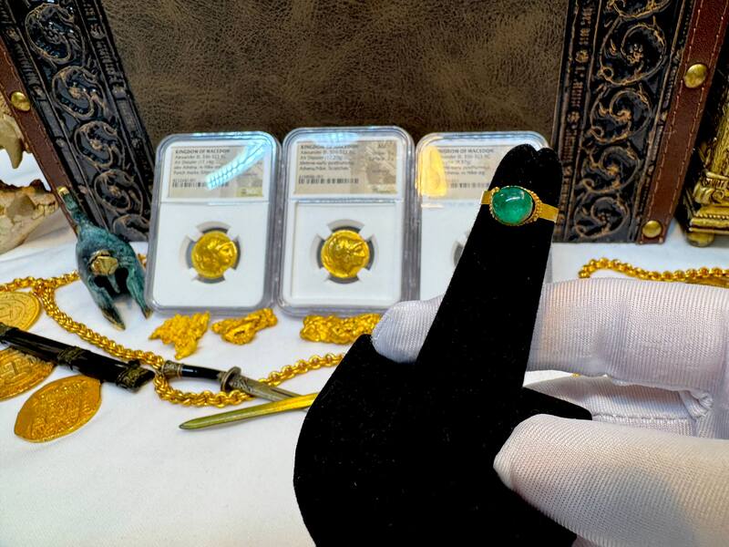 1715 Fleet Shipwreck Emerald Ring 6