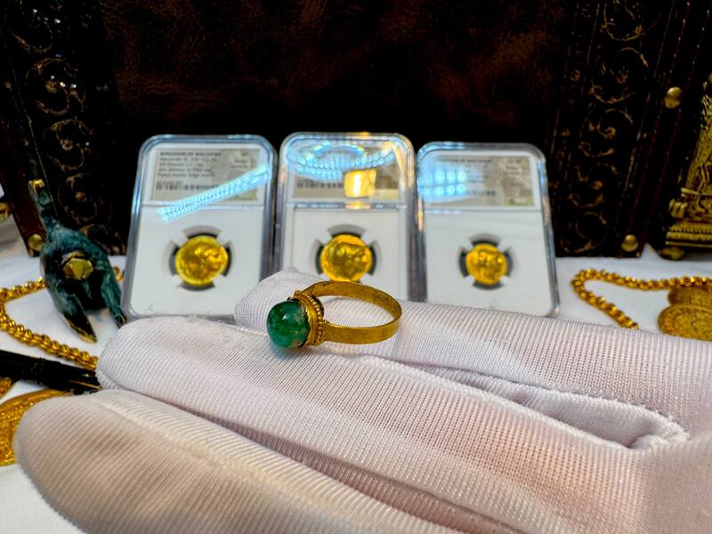 1715 Fleet Shipwreck Emerald Ring 36