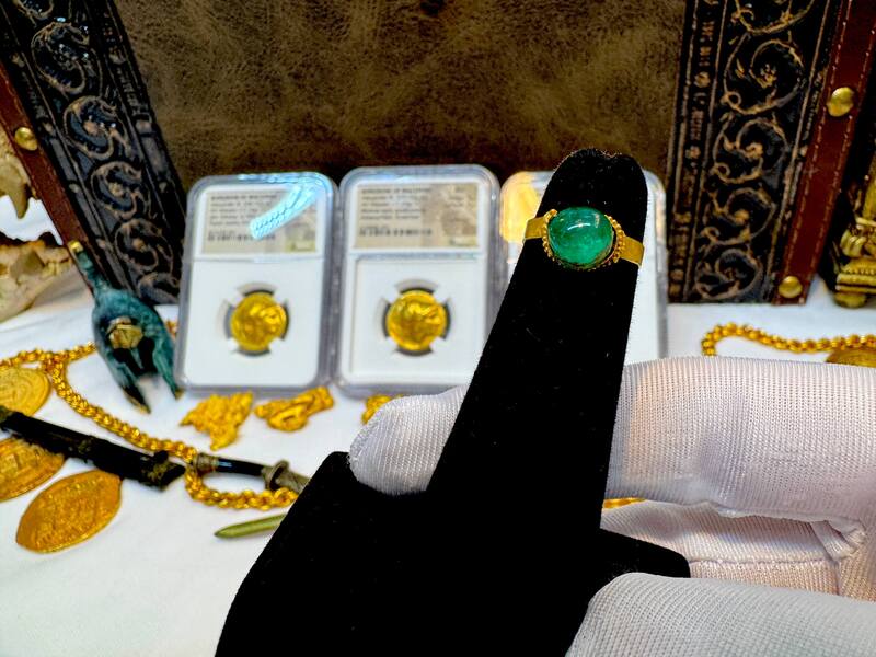 1715 Fleet Shipwreck Emerald Ring 7