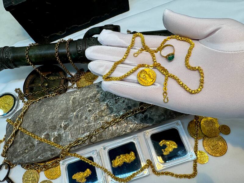 1715 Fleet Shipwreck Emerald Ring 20