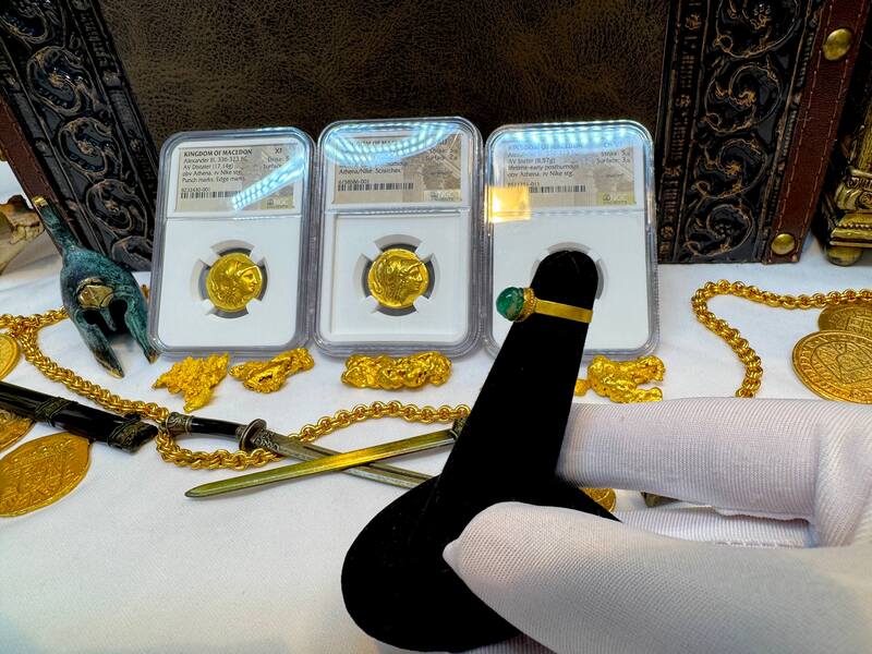 1715 Fleet Shipwreck Emerald Ring 22