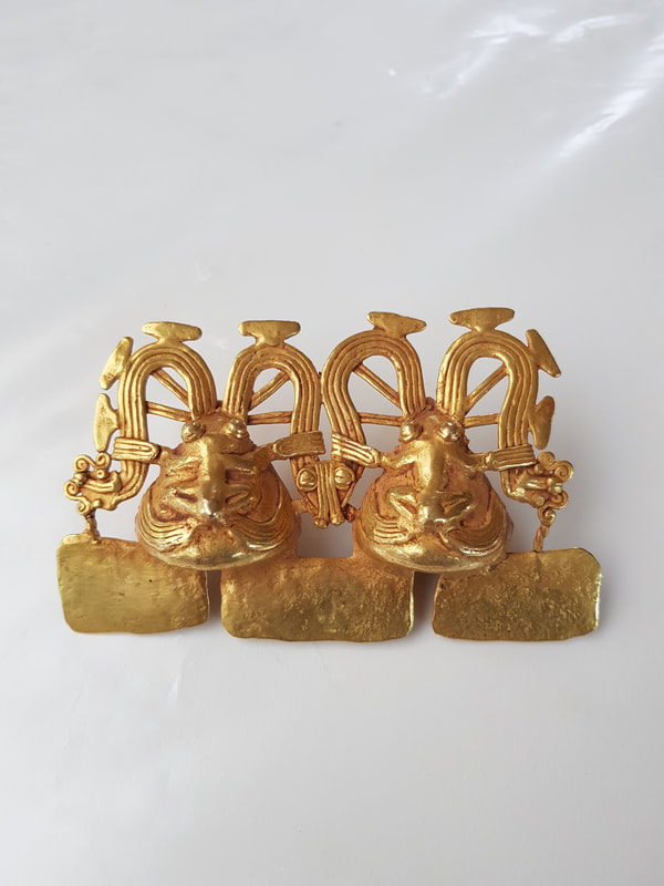 Diquis Gold Pendant Depicting Two Frog Figures 9