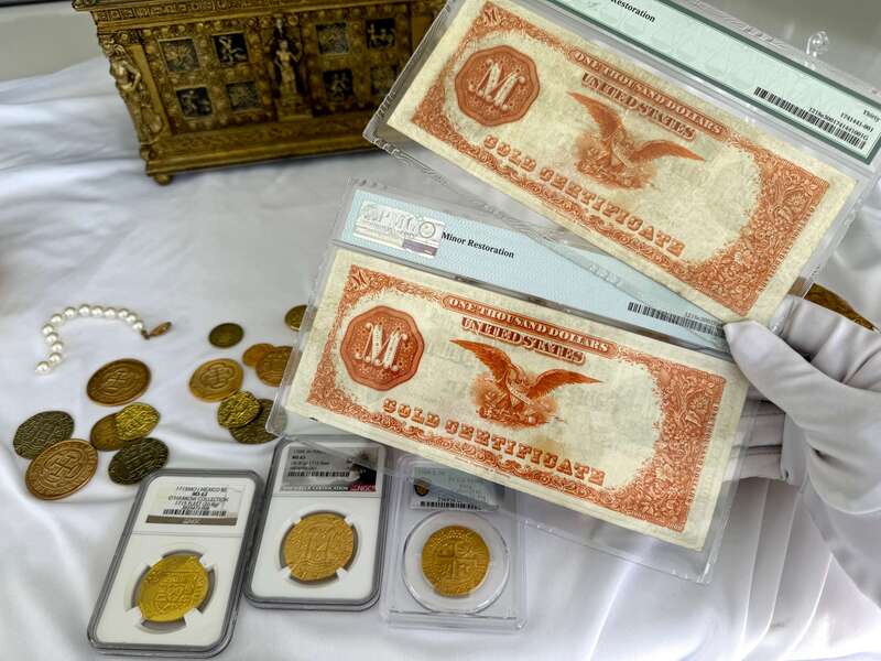 *Pair* FR 1218 $1,000 Gold Certificates! PCGS 30 15