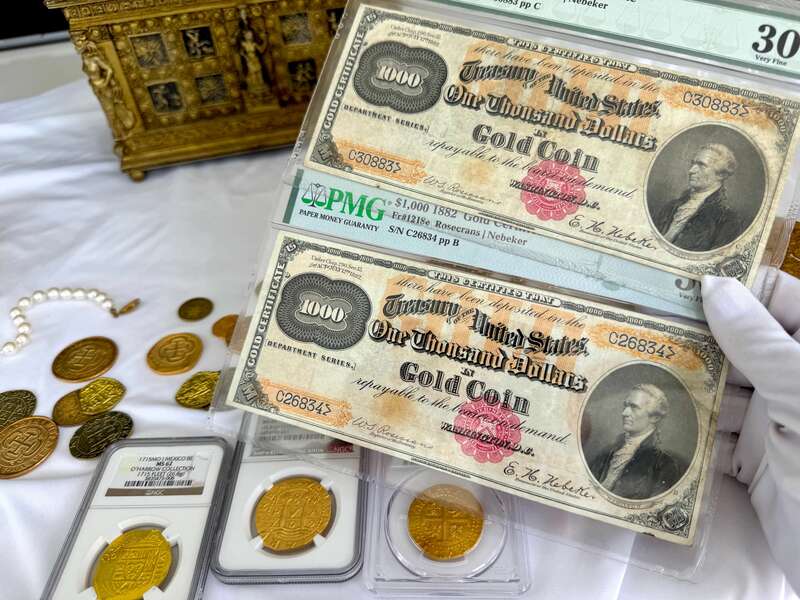 *Pair* FR 1218 $1,000 Gold Certificates! PCGS 30 3