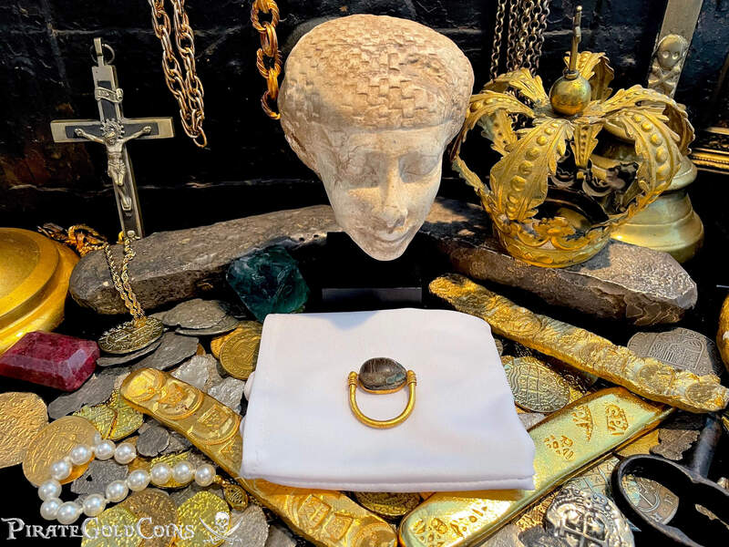 Egyptian Gold Scarab Ring 1200-1000 BC 5