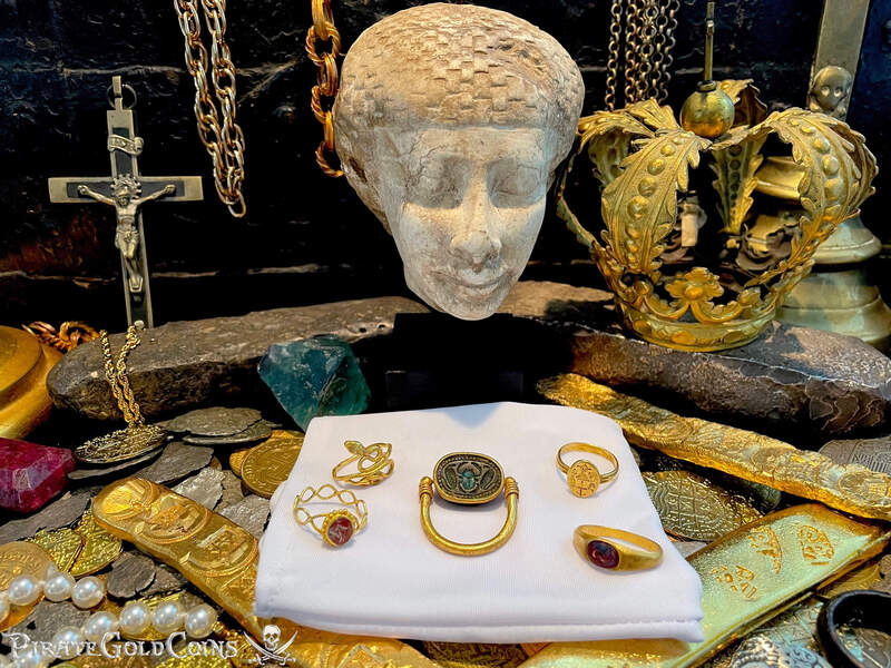 Egyptian Gold Scarab Ring 1200-1000 BC 17