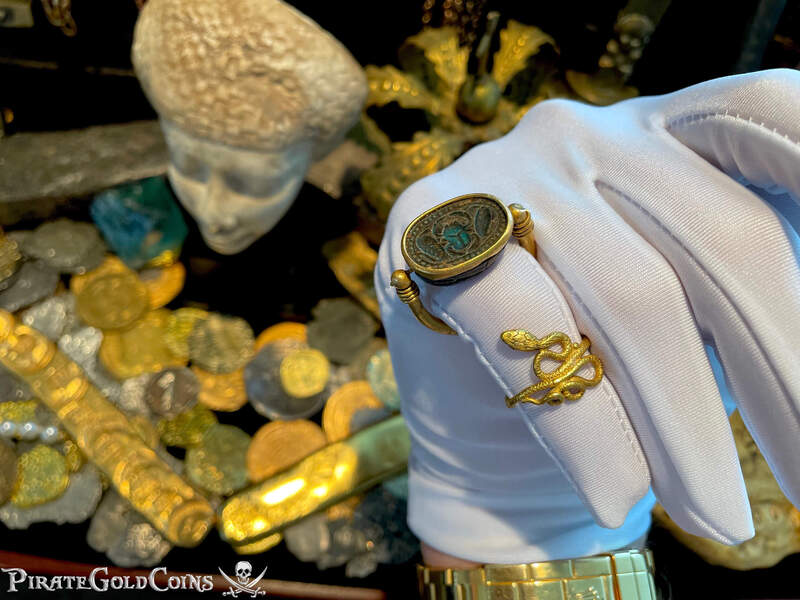 Egyptian Gold Scarab Ring 1200-1000 BC 23