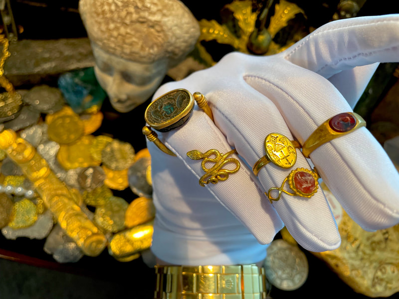 Egyptian Gold Scarab Ring 1200-1000 BC 11