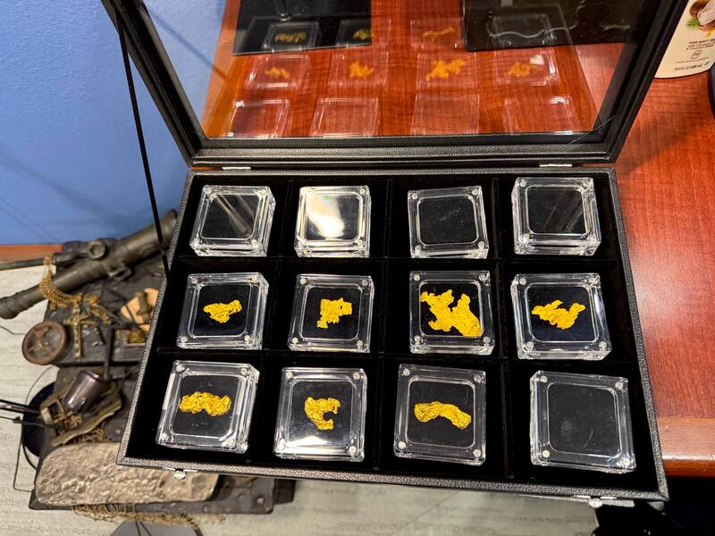 Australian Gold Nugget "Barbell" 26.1 grams 22